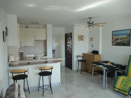 Breakfast bar and Kitchen